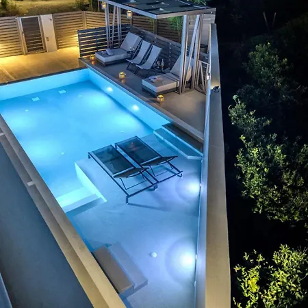 Viventia With Heated Pool אפאנטו