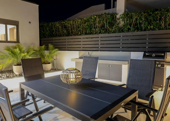 וילה Viventia With Heated Pool