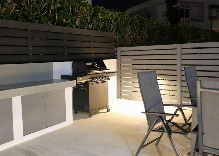 Viventia With Heated Pool אפאנטו