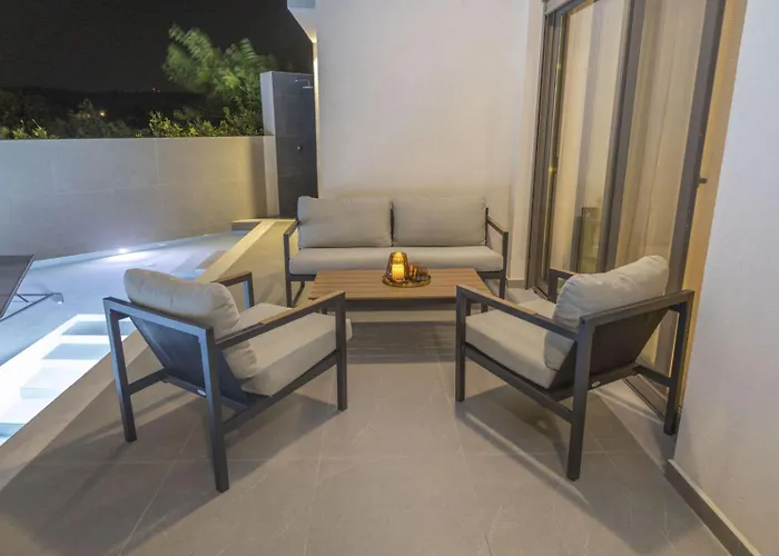 וילה Viventia With Heated Pool
