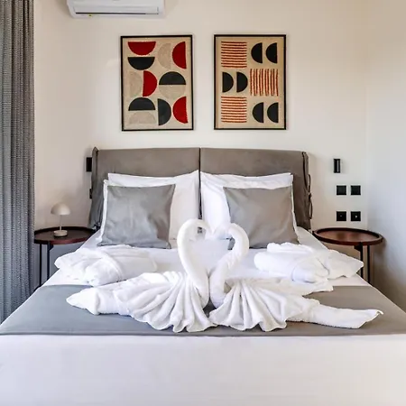 Viventia With Heated Pool Afándu