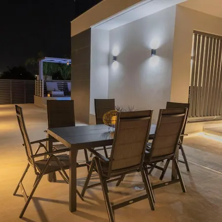 Villa Viventia With Heated Pool *