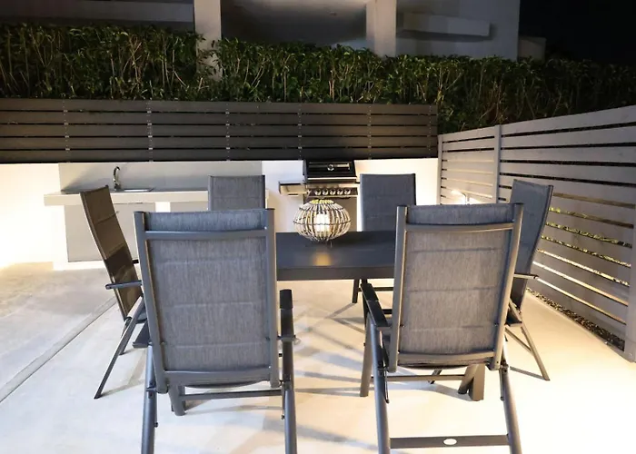 Viventia With Heated Pool 阿凡投