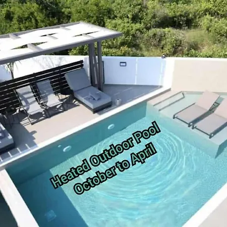 Villa Viventia With Heated Pool