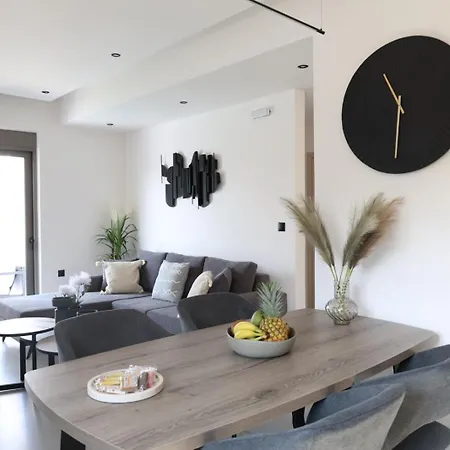 Viventia With Heated Pool *