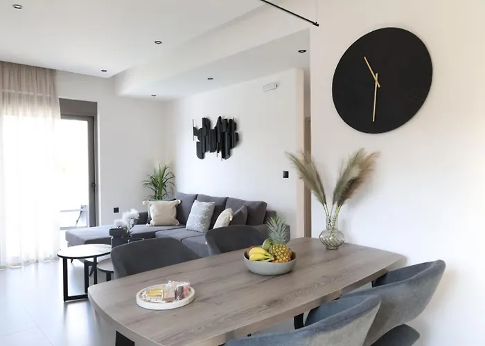 Viventia With Heated Pool *