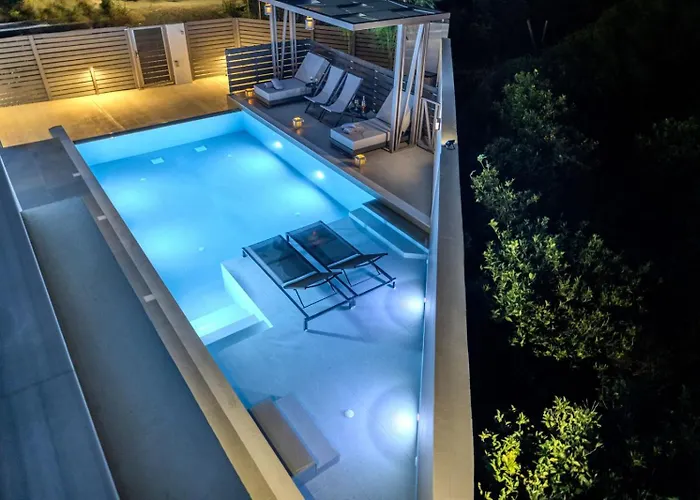 Viventia With Heated Pool אפאנטו